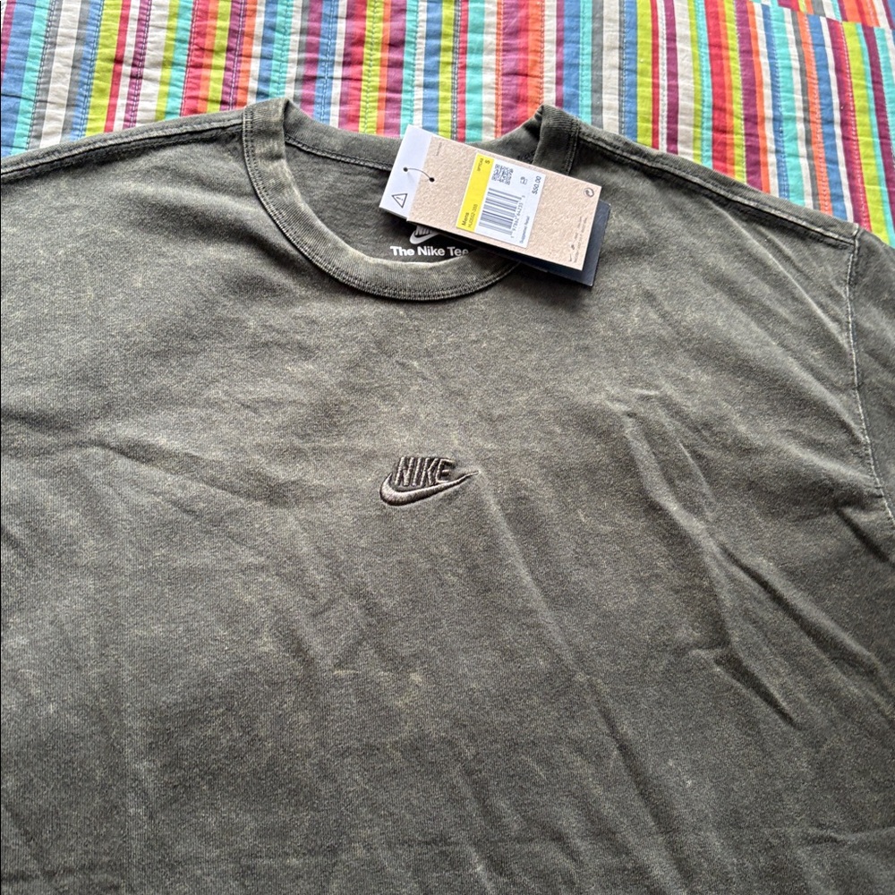 Nike Olive Green Embroidered Swoosh Short Sleeve Tee small loose fit nwt